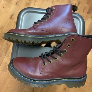 Dr Martens 7-Eye boots womens size 7